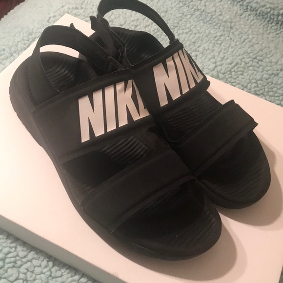 nike tanjun sandals size 9